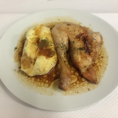 Poulet fermier (cuisse), purée de pomme de terre 19,50 € - Au Babylone 