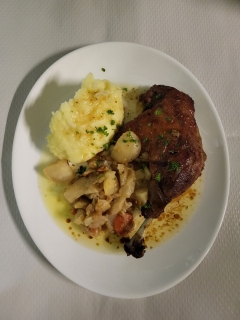 Cuisse de canard rôtie au four 19,50 € - Au Babylone 